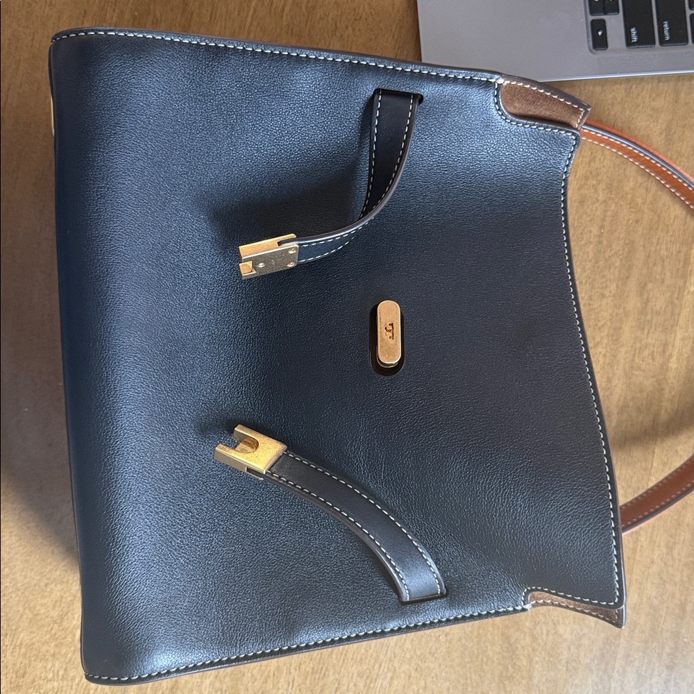 Tory Burch Black Leather Shoulder Bag with Gold Accents - Picture 13 of 14